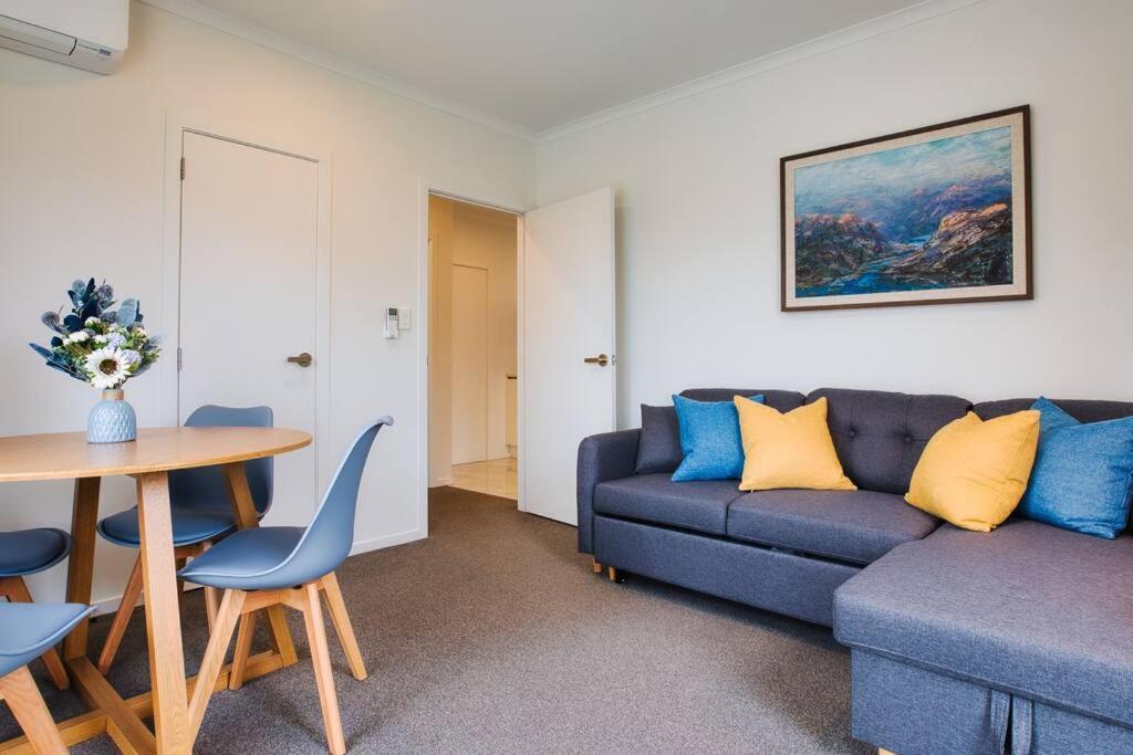 Cozy Retreat On Serene Street Hamilton Exterior photo